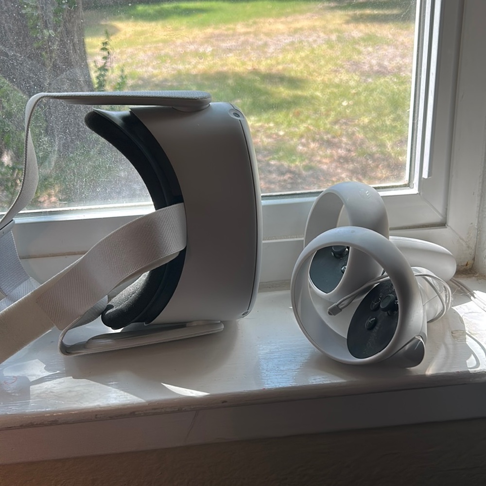 Barely used Mega quest 2 OCULUS